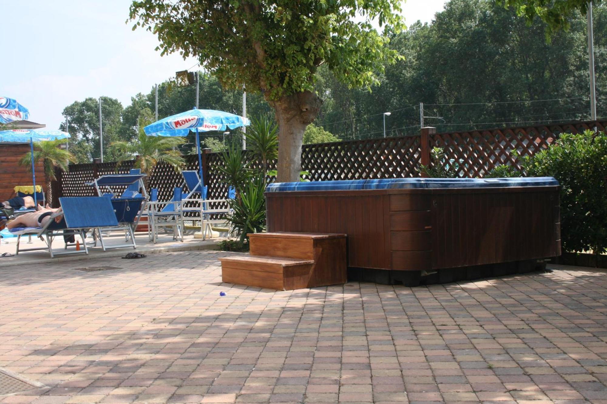 Hotel Viking Rimini Buitenkant foto