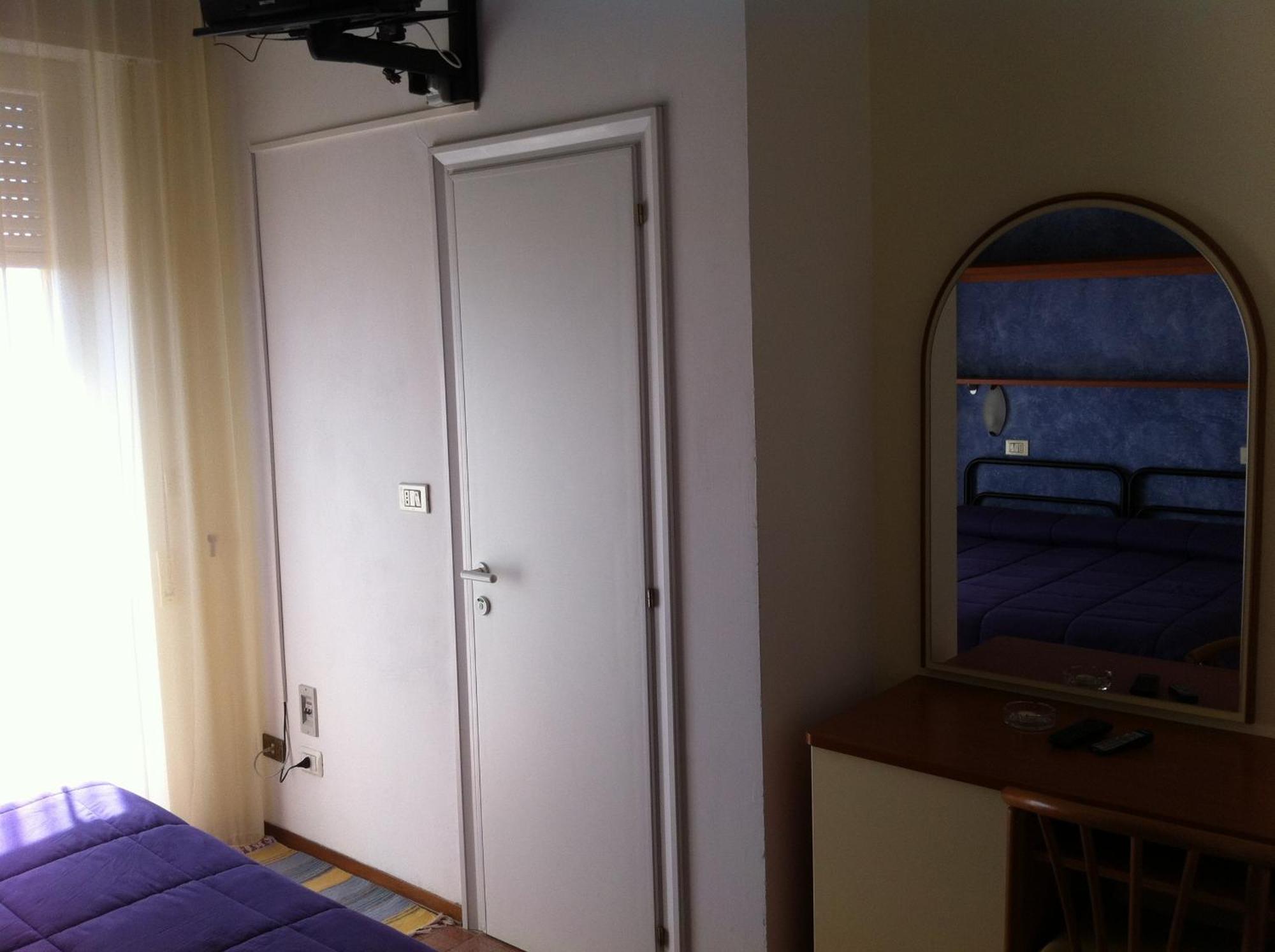 Hotel Viking Rimini Buitenkant foto